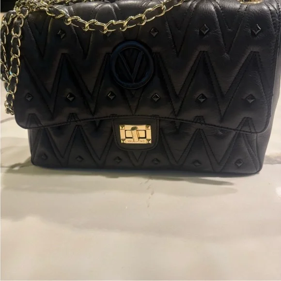 Black Quilted Chain Shoulder Bag, It literally used it 2 times . - Picture 1 of 11